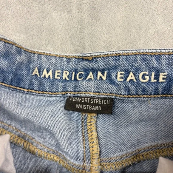 American Eagle Women Size 6 W29 Distress Denim Shorts Light Wash Comfort Stretch - Picture 2 of 6